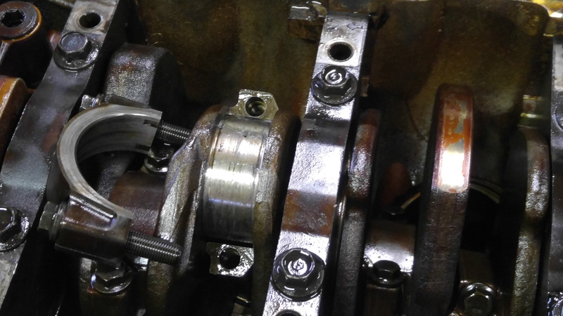 Spun Bearing on piston #2 Intrepid_003.jpg