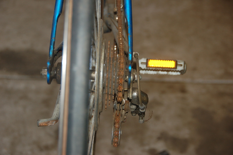 Rusty chain, bent derailleur. DSC_1634.JPG
