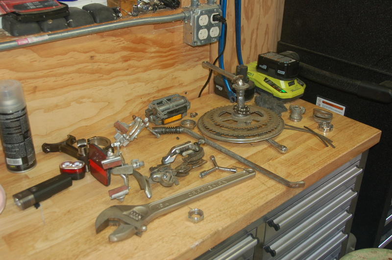 Crank, headset, derailleurs & brakes on the bench. DSC_1636.JPG